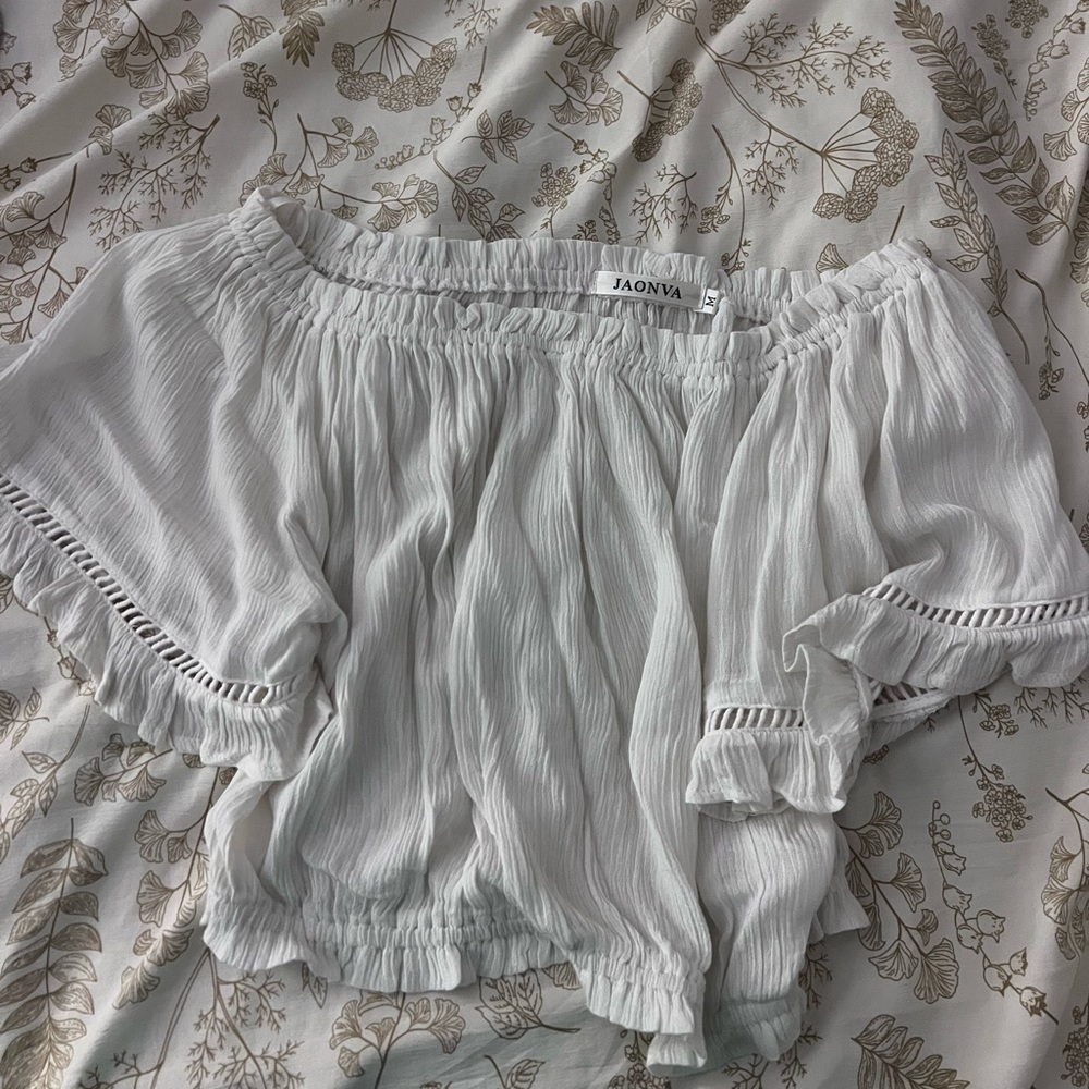 White Off the shoulder cropped top